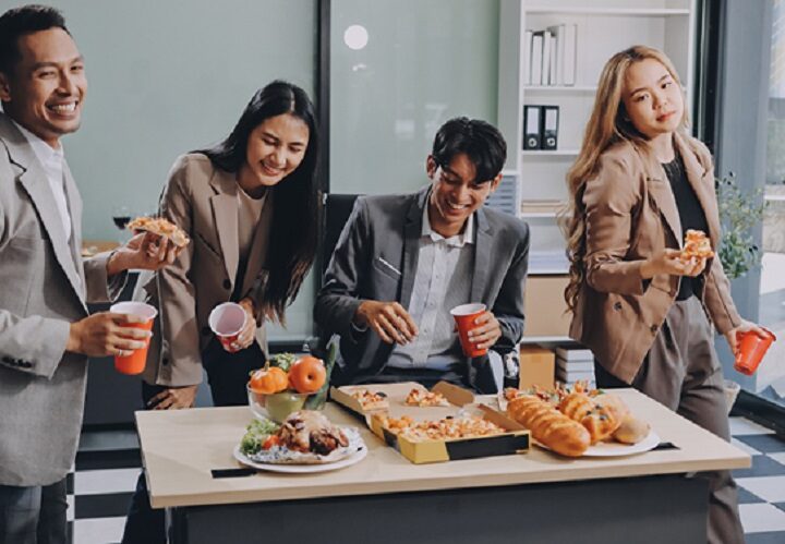 Keeping Attendees Engaged with the Right Seminar Catering Menu