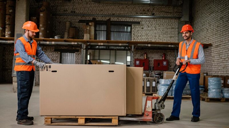 Selecting the Right Material Handling Equipment for Heavy-Duty Applications