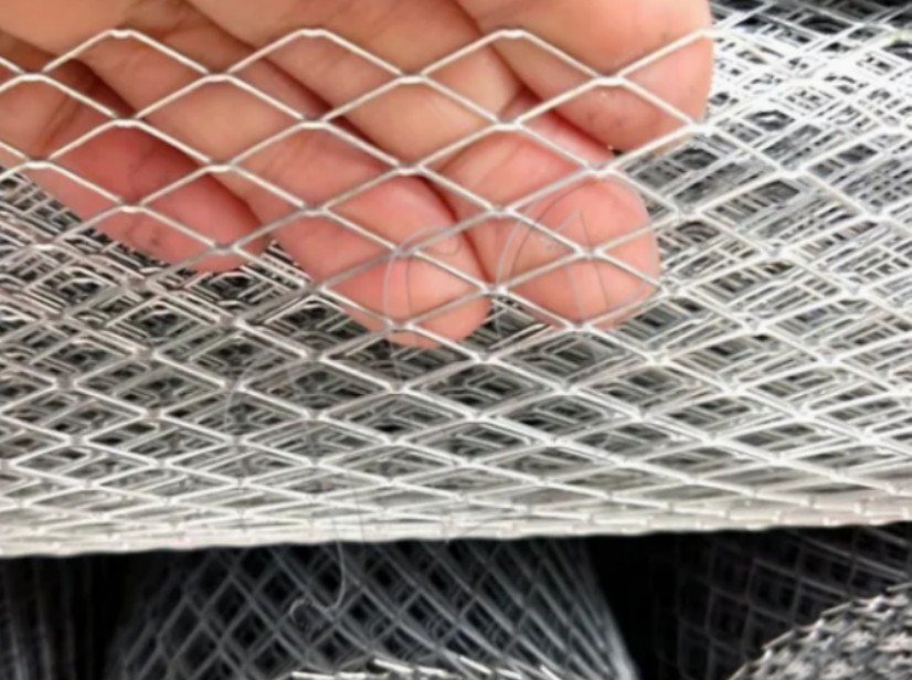 Choosing the Right 4×8 Expanded Metal Sheet for Industrial Safety and Decorative Applications