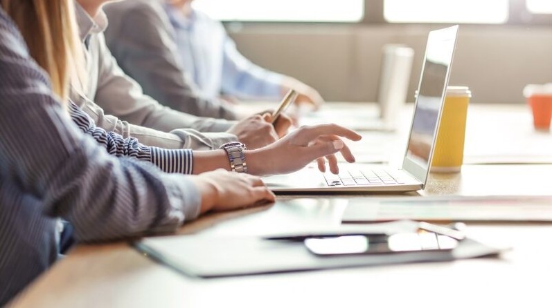 Why Law Firms Are Quietly Outsourcing Research